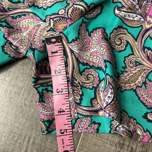 Loft Petite Pleated Floral Shorts Size 8P - Picture 7 of 9